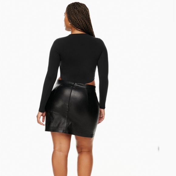 Aritzia Wilfred Patio Vegan Leather Mini Skirt - Picture 4 of 14
